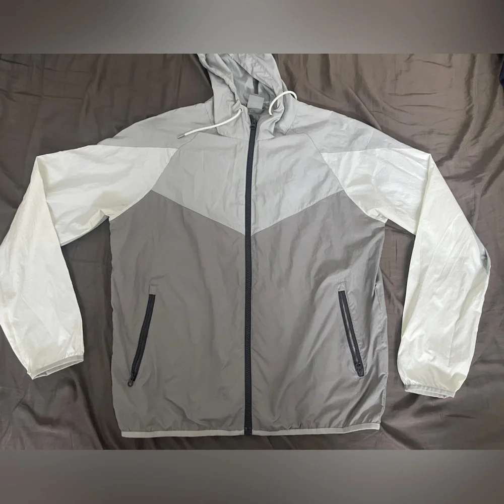 Men's Nike Gray and White Hooded Windbreaker - Picture 4 of 4